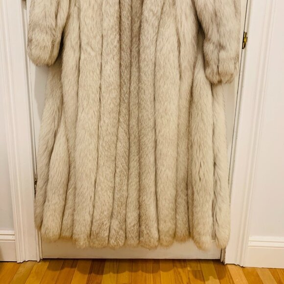 SAGA FOX NORWEGIAN FOX FUR COAT WOMANS Size Medium - Picture 15 of 16